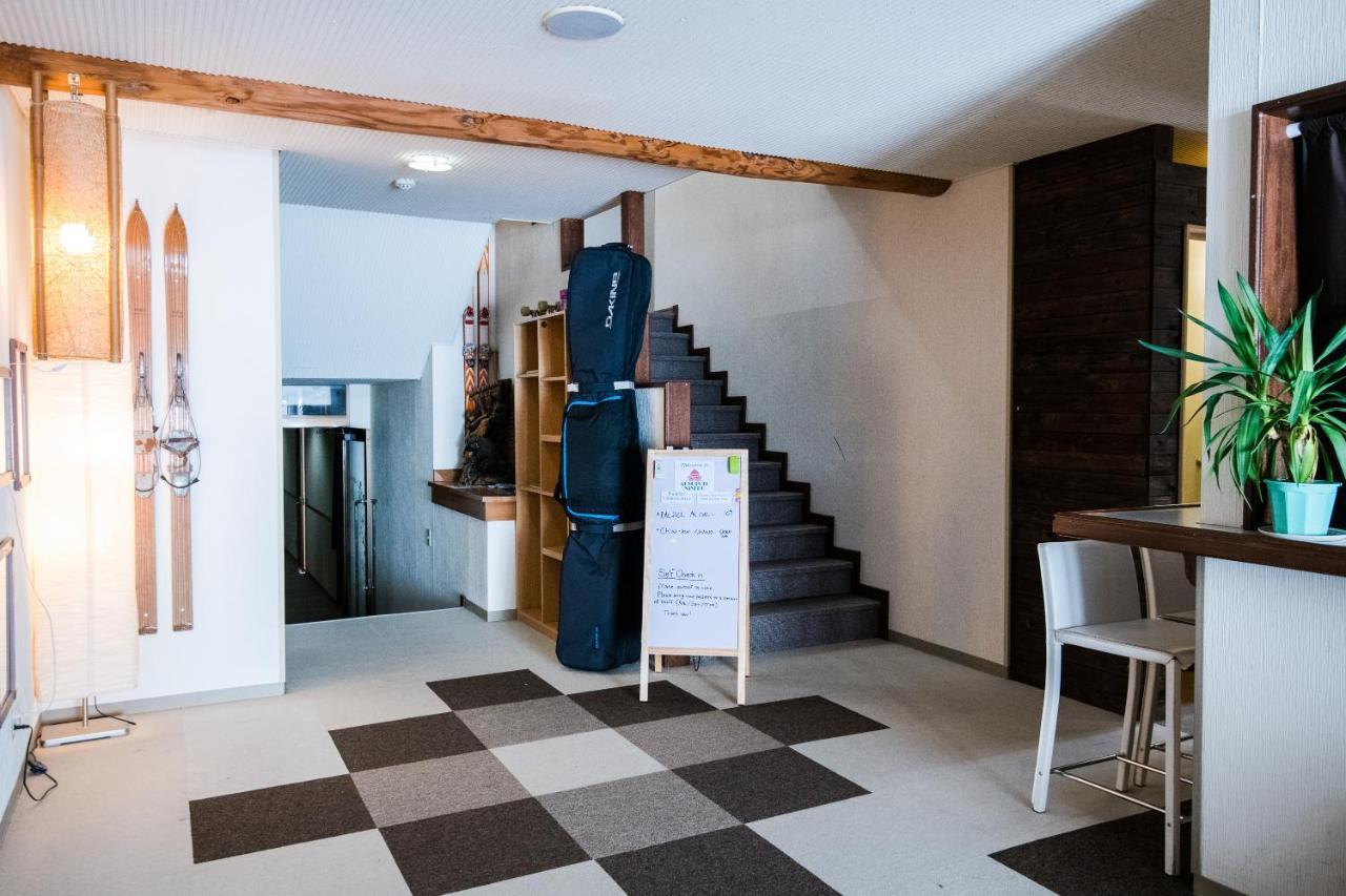 Absolute Niseko Lodge Hirafu Exterior photo