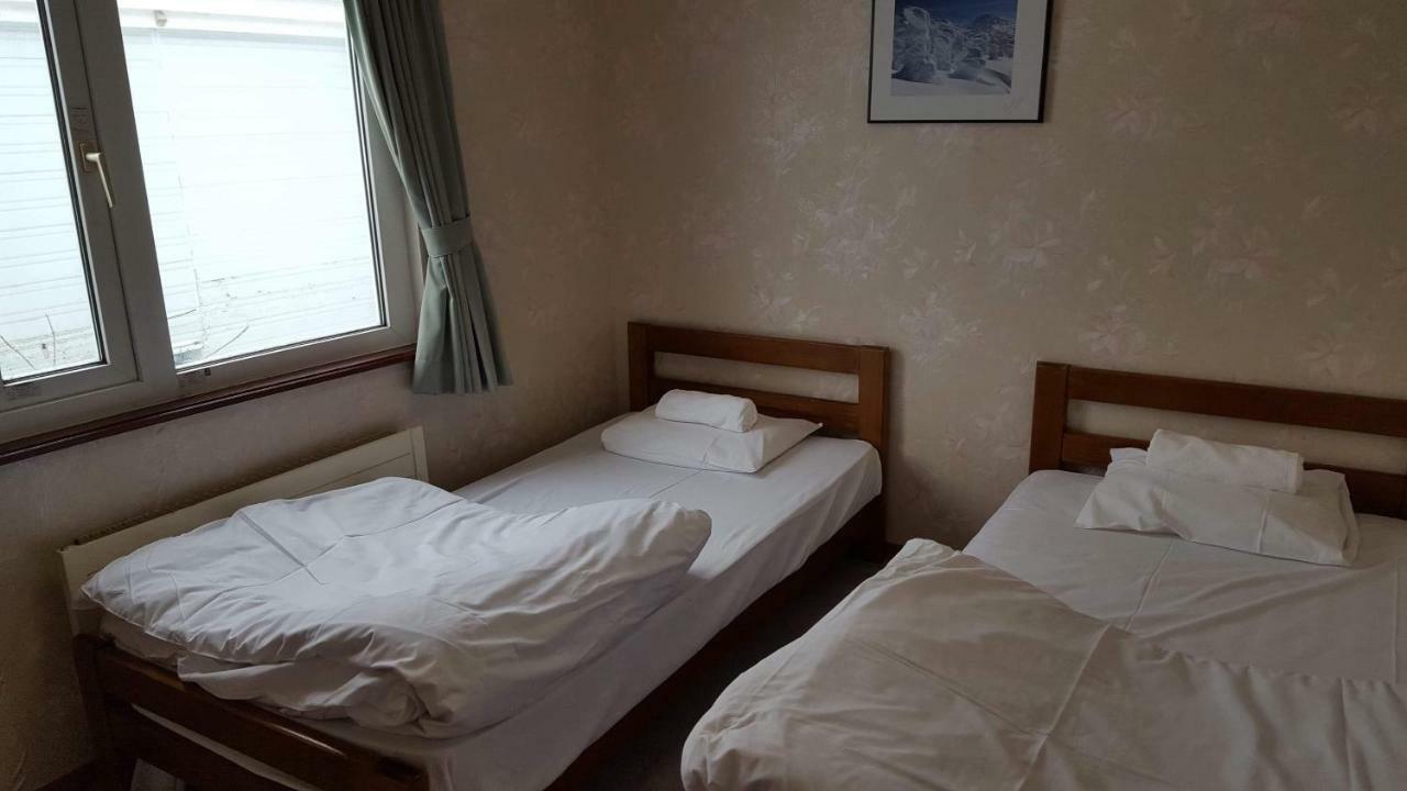 Absolute Niseko Lodge Hirafu Exterior photo